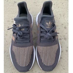 Adidas Swift Run Size 6.5 in Women